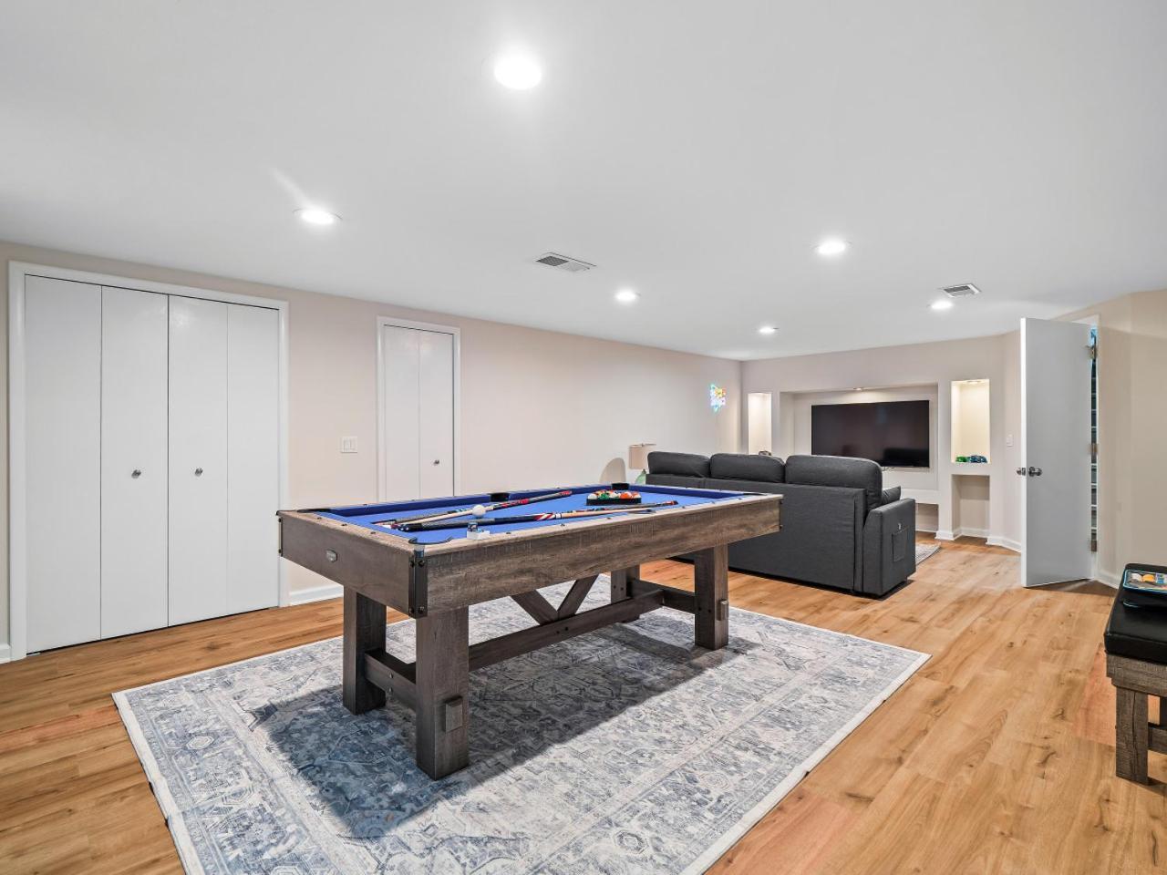 Hot Tub Ping Pong Sleeps 9 Retro Fun Holiday home *